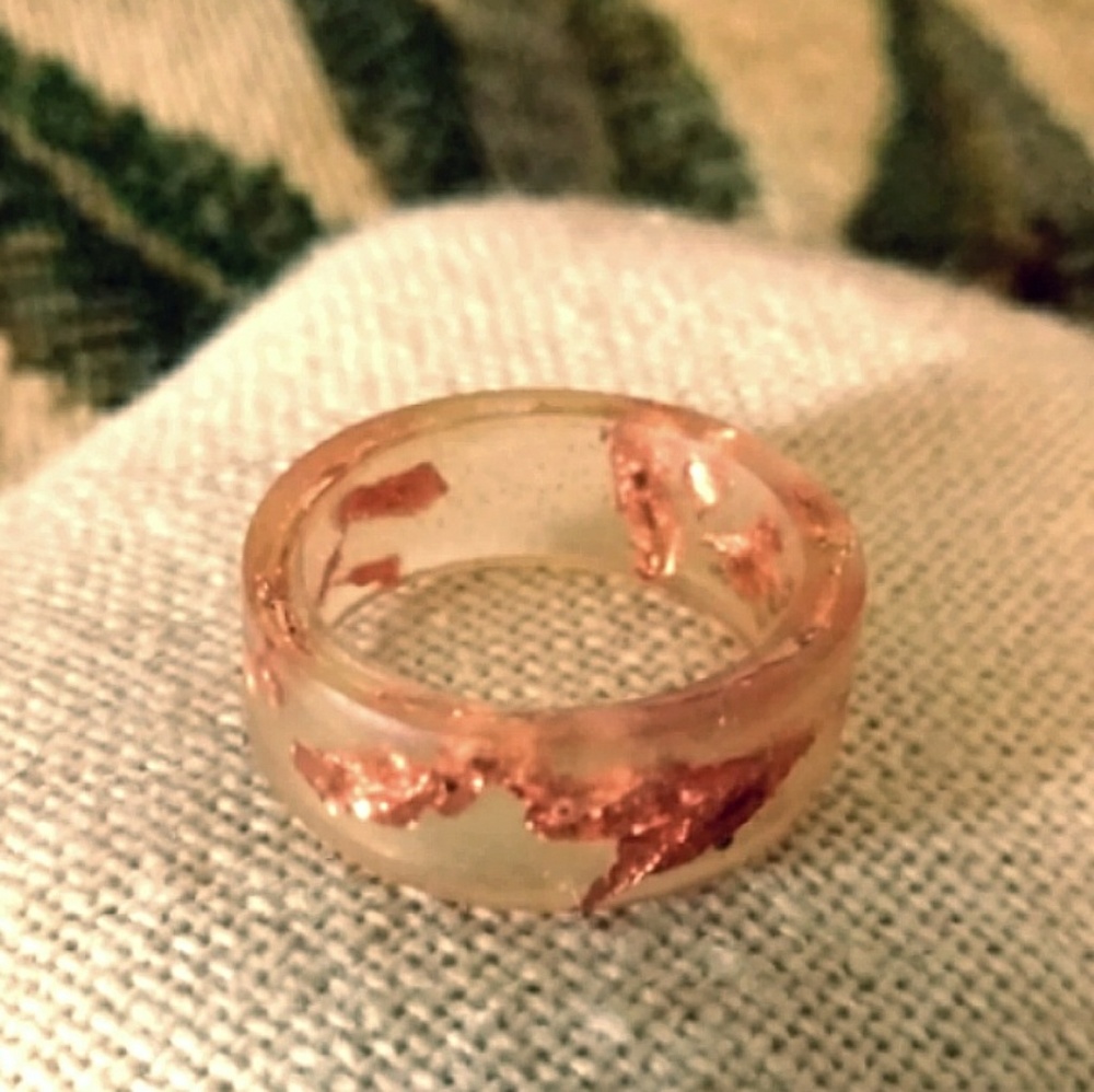 5/$20 Amber resin ring band w/ embedded copper